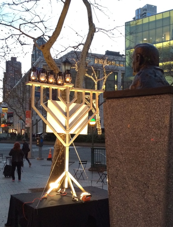 linccentmenorah