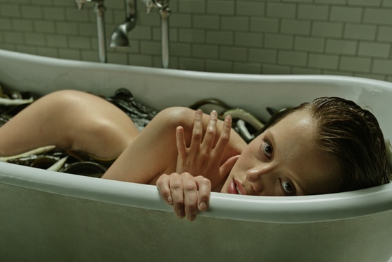 The eel bath is recommended for those clients seeking a soothing electroshock spa treatment.