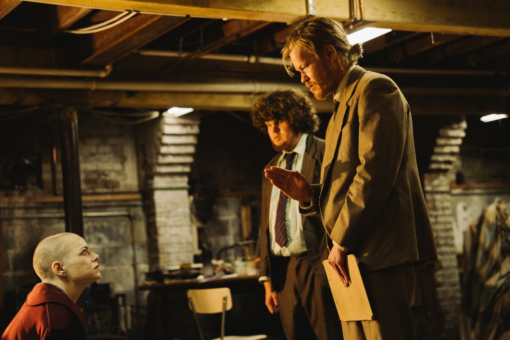 Bugonia Emma Stone Aidan Delbis Jesse Plemons